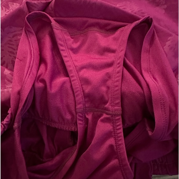 ATHLETA Botanical Racer Run Short 4.5” Exotic Fuchsia - Picture 6 of 9